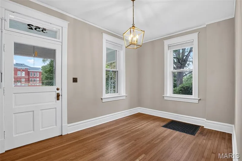 552 Clark Street, St Charles, MO 63301 — listing photo 4 of 69