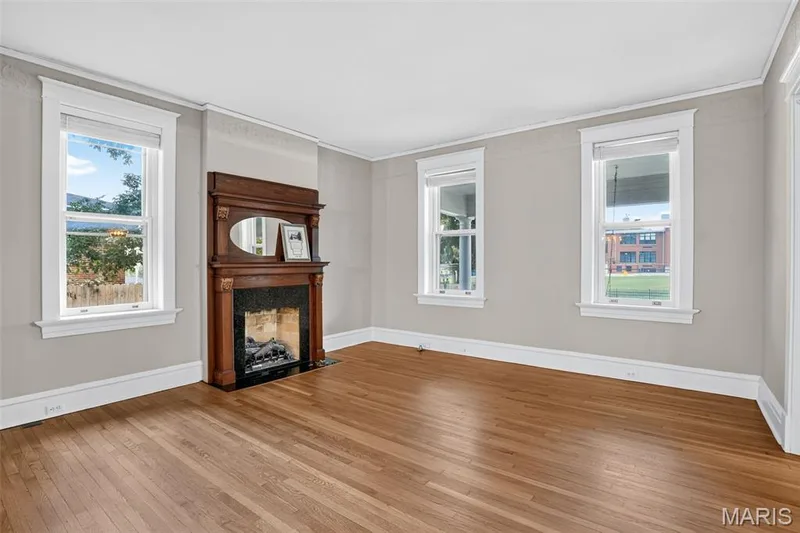 552 Clark Street, St Charles, MO 63301 — listing photo 6 of 69