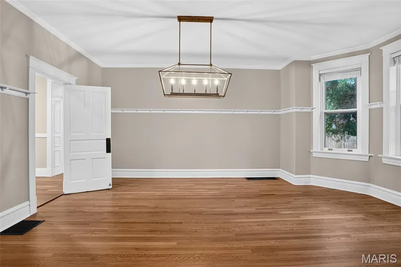 552 Clark Street, St Charles, MO 63301 — listing photo 8 of 69