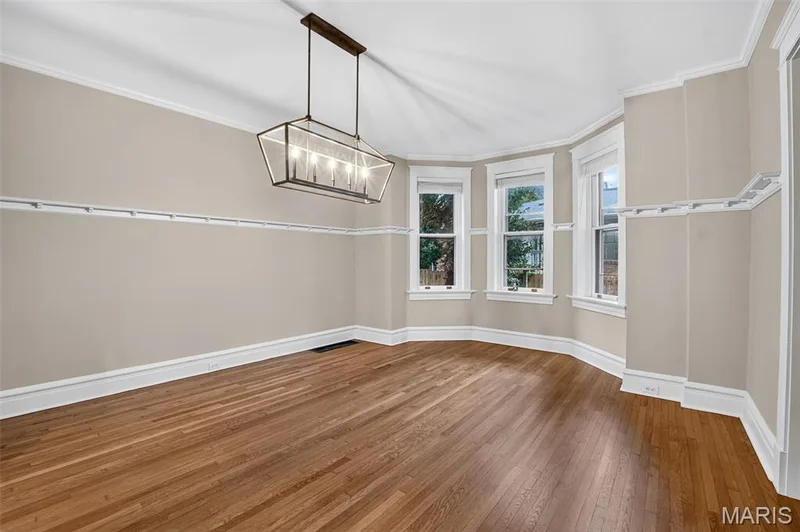 552 Clark Street, St Charles, MO 63301 — listing photo 10 of 69