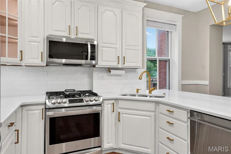 552 Clark Street, St Charles, MO 63301 — listing photo 15 of 69