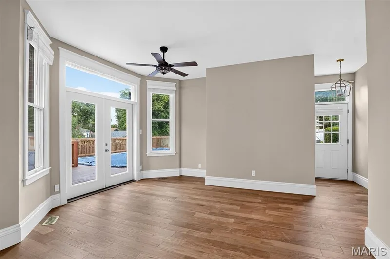 552 Clark Street, St Charles, MO 63301 — listing photo 18 of 69