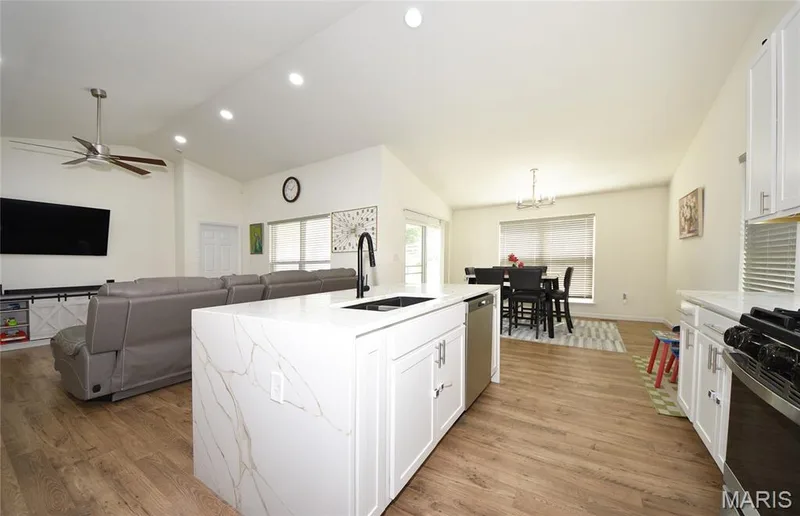 112 Wholesome Way, St Charles, MO 63304 — listing photo 13 of 55