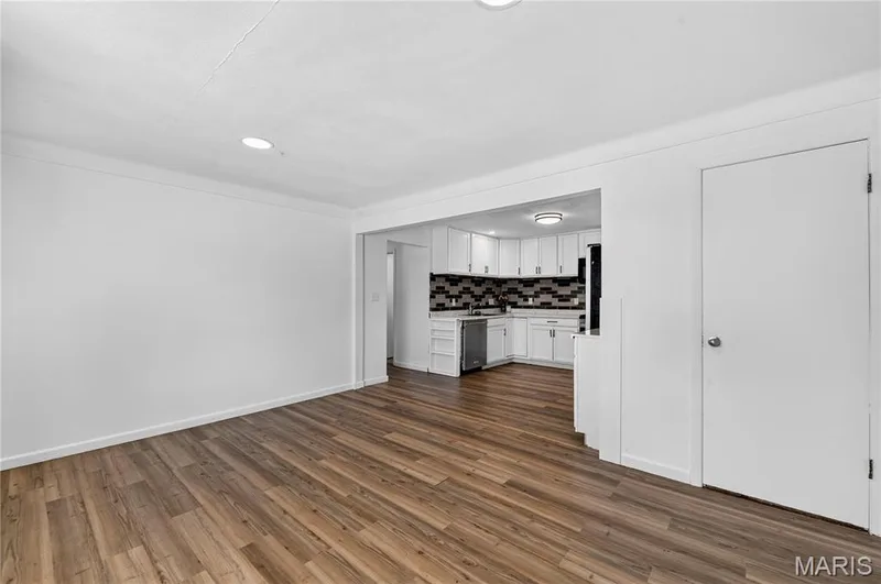 214 Oakridge Lane, Lake St. Louis, MO 63367 — listing photo 4 of 30