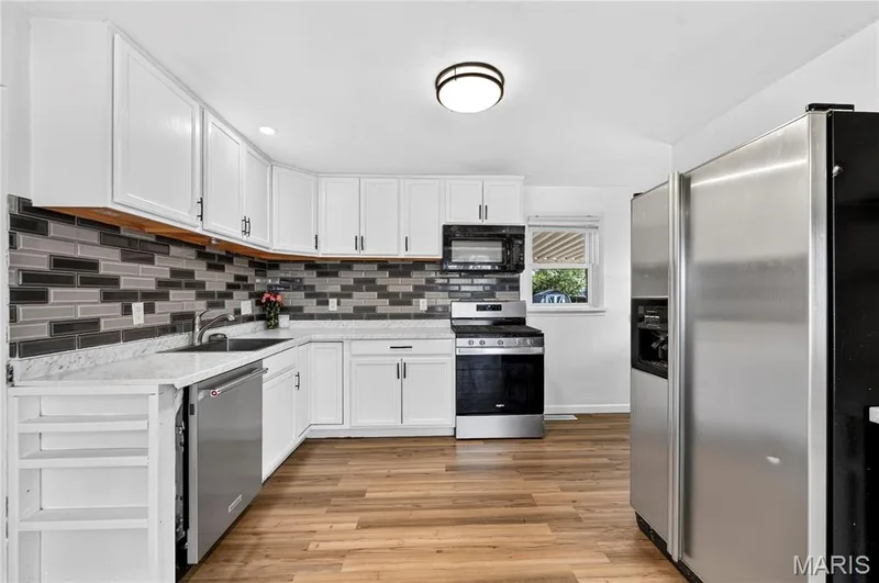 214 Oakridge Lane, Lake St. Louis, MO 63367 — listing photo 6 of 30