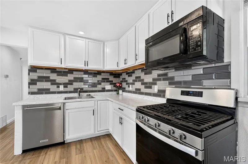 214 Oakridge Lane, Lake St. Louis, MO 63367 — listing photo 7 of 30