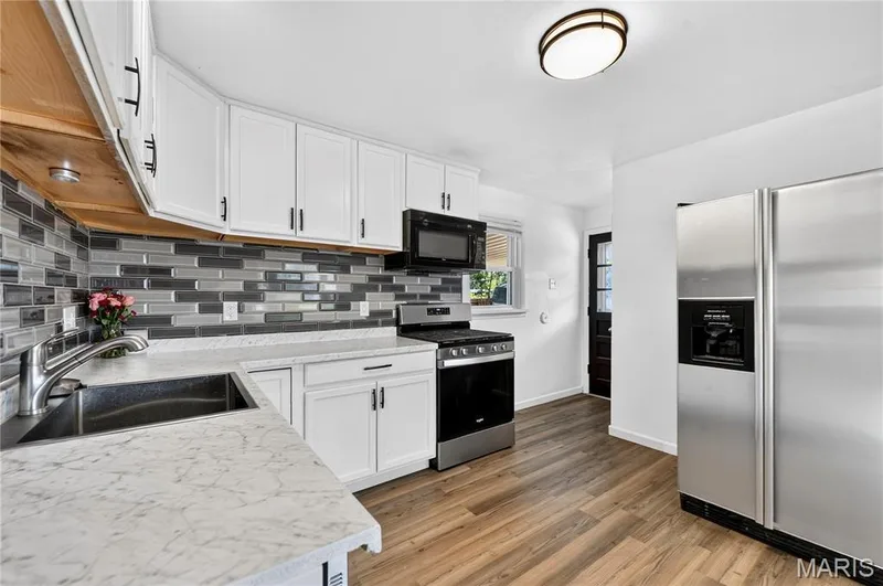 214 Oakridge Lane, Lake St. Louis, MO 63367 — listing photo 8 of 30