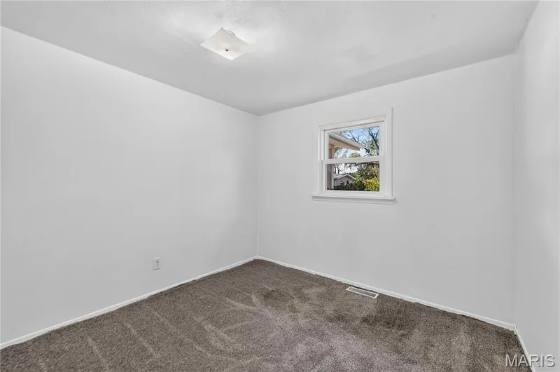 214 Oakridge Lane, Lake St. Louis, MO 63367 — listing photo 10 of 30