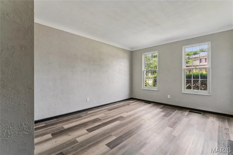Wood-finish flooring, textured wall finish, dual windows, and crown molding — 2801 Droste Road, St Charles, MO 63301