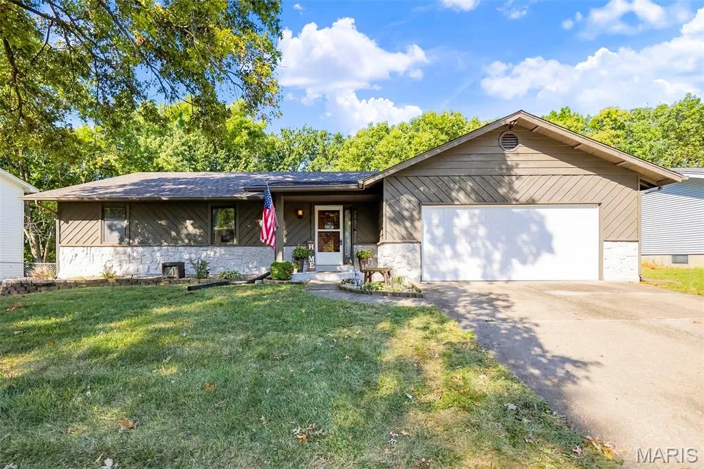 Welcome Home — 416 Morningside Drive, St Peters, MO 63376