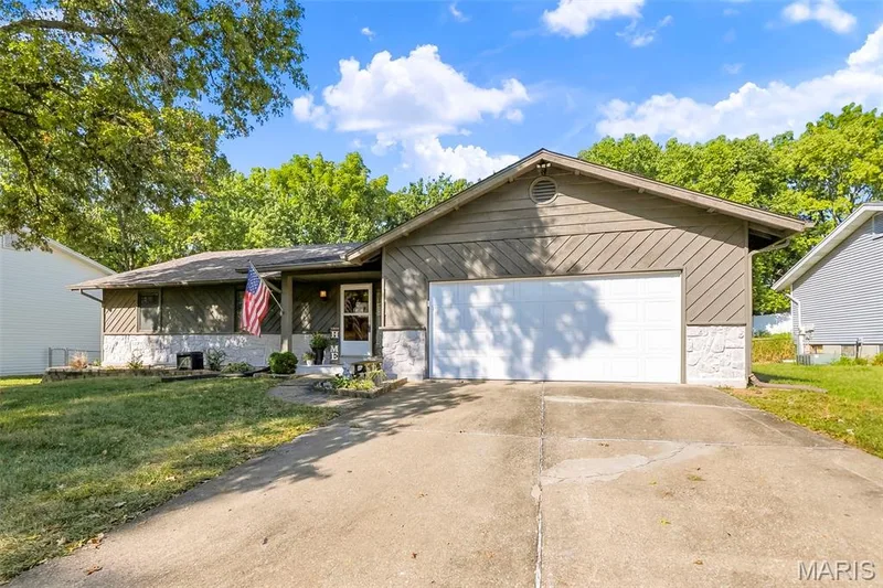 416 Morningside Drive, St Peters, MO 63376 — listing photo 2 of 46