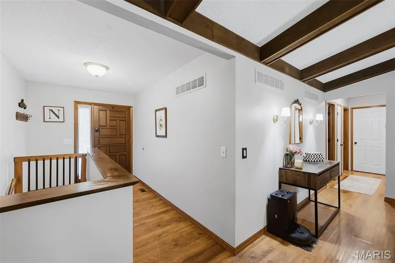 Entry Foyer leads to Vaulted Living Room — 416 Morningside Drive, St Peters, MO 63376