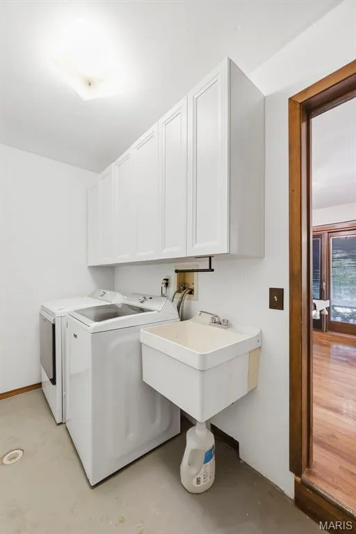 Main Level Laundry with sink & cabinetry. — 416 Morningside Drive, St Peters, MO 63376