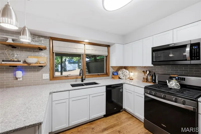 Gas Range, microwave & dishwasher. — 416 Morningside Drive, St Peters, MO 63376