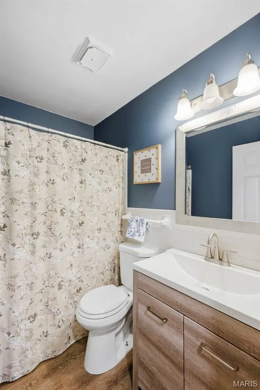 Hall Bath — 416 Morningside Drive, St Peters, MO 63376