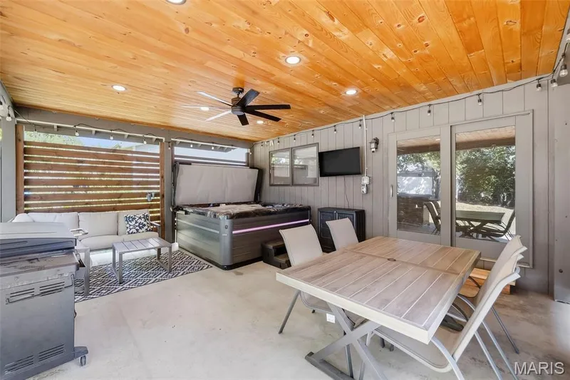 Your own private oasis. — 416 Morningside Drive, St Peters, MO 63376