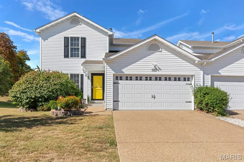 1052 Chesterfield Drive, Wentzville, MO β listing photo 1