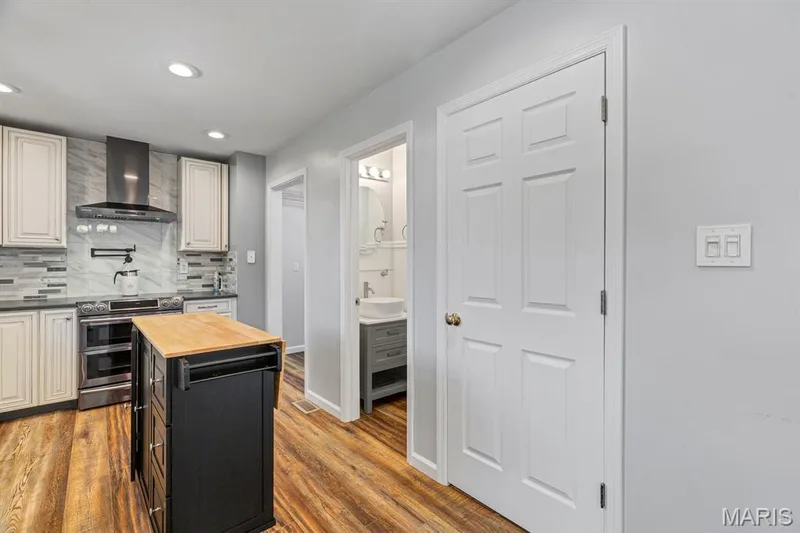 1052 Chesterfield Drive, Wentzville, MO 63385 — listing photo 7 of 26