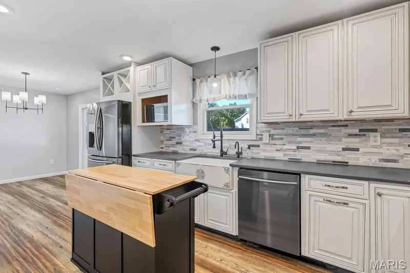 1052 Chesterfield Drive, Wentzville, MO 63385 — listing photo 9 of 26