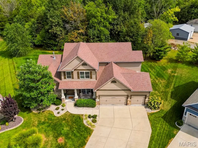 5 Wyndemere Court, Lake St. Louis, MO 63367 — listing photo 2 of 93