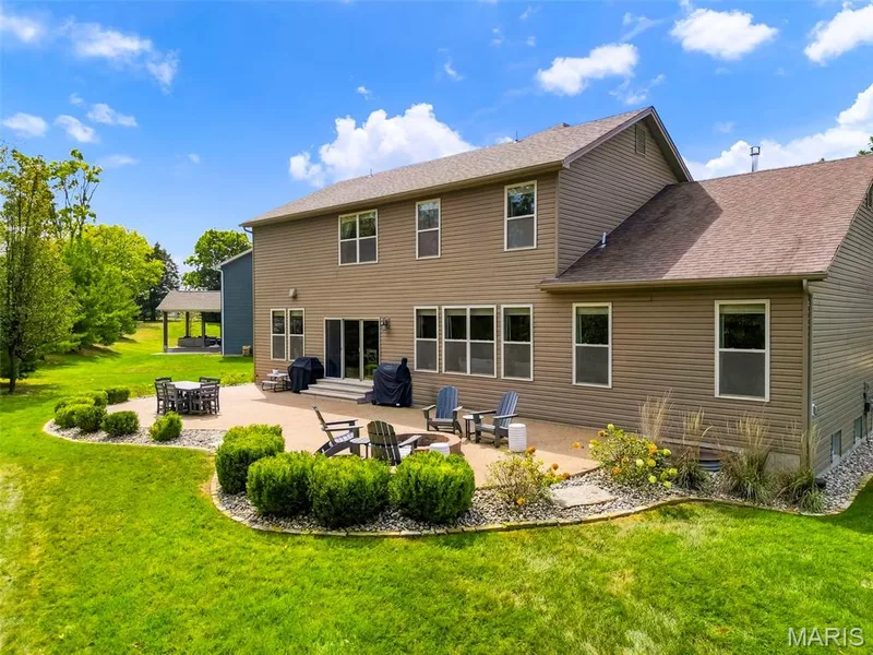 5 Wyndemere Court, Lake St. Louis, MO 63367 — listing photo 4 of 93