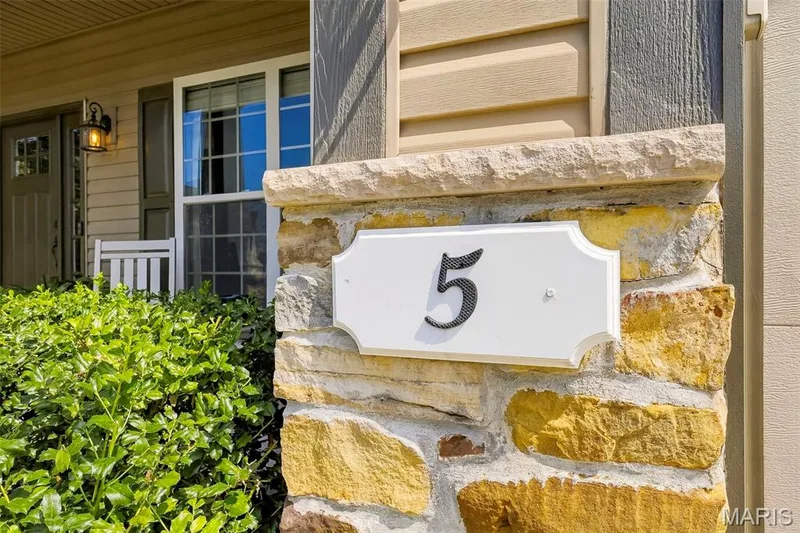 5 Wyndemere Court, Lake St. Louis, MO 63367 — listing photo 6 of 93