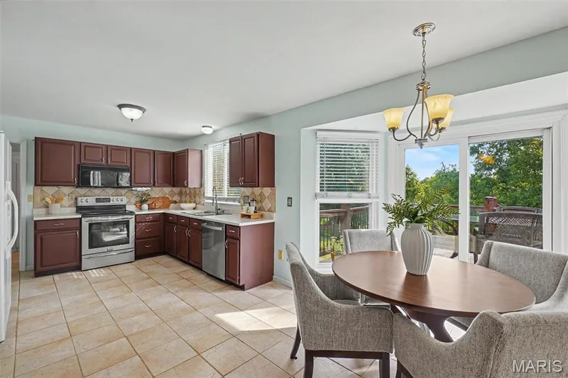 6915 Fieldstone Farms Drive, O'Fallon, MO 63368 — listing photo 18 of 60