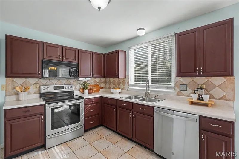 6915 Fieldstone Farms Drive, O'Fallon, MO 63368 — listing photo 19 of 60