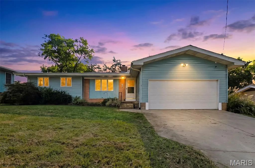 7 Valley Road, St Charles, MO 63303 — listing photo 1 of 31