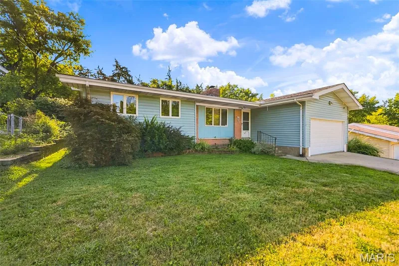 7 Valley Road, St Charles, MO 63303 — listing photo 3 of 31