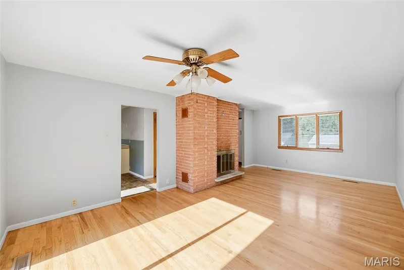 7 Valley Road, St Charles, MO 63303 — listing photo 9 of 31