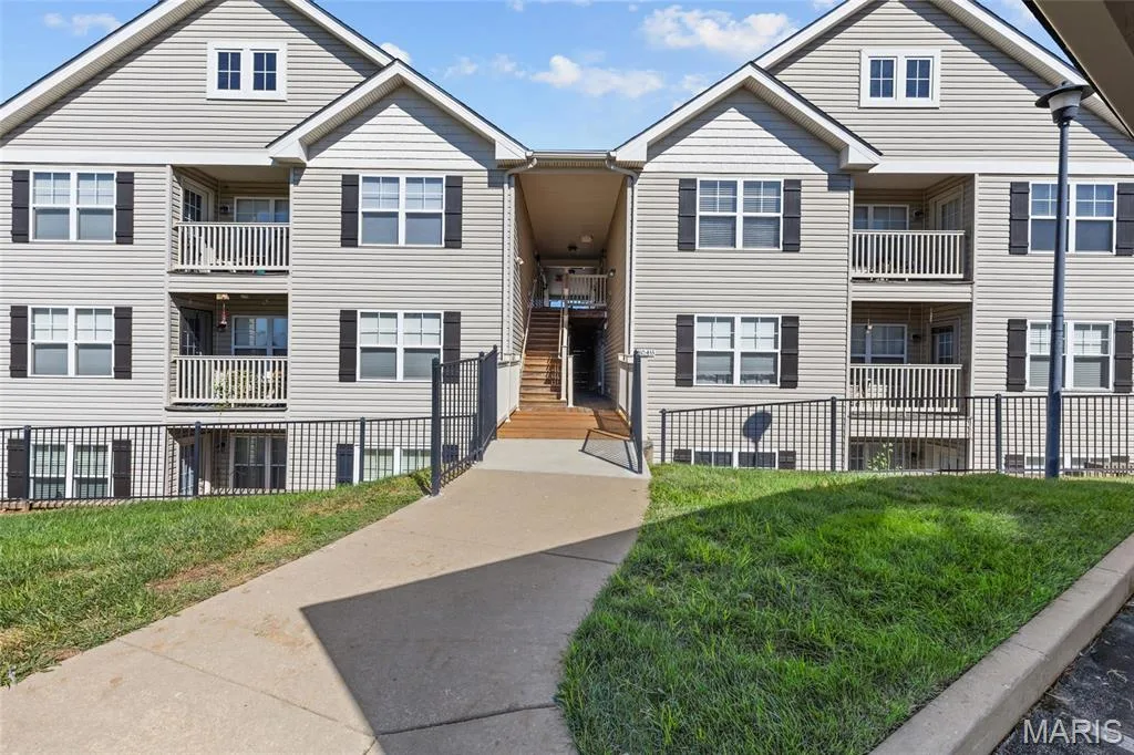 422 Bramblett Hills, O'Fallon, MO 63366 — listing photo 1 of 16
