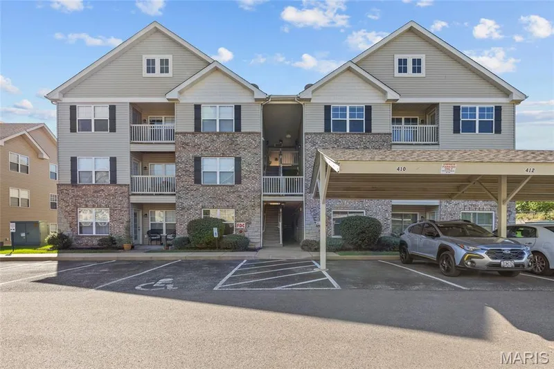 422 Bramblett Hills, O'Fallon, MO 63366 — listing photo 2 of 16