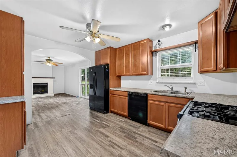 8 S Dianne Drive, St Peters, MO 63376 — listing photo 4 of 20
