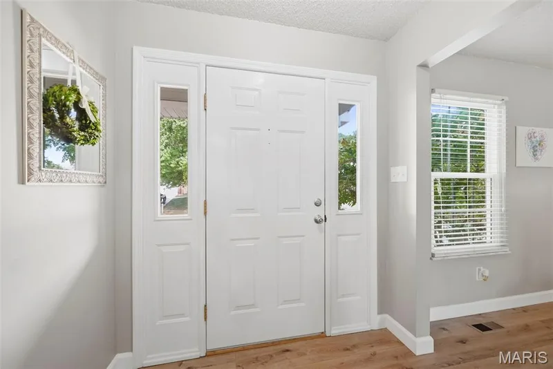 3699 Banbury Drive, St Charles, MO 63303 — listing photo 3 of 42