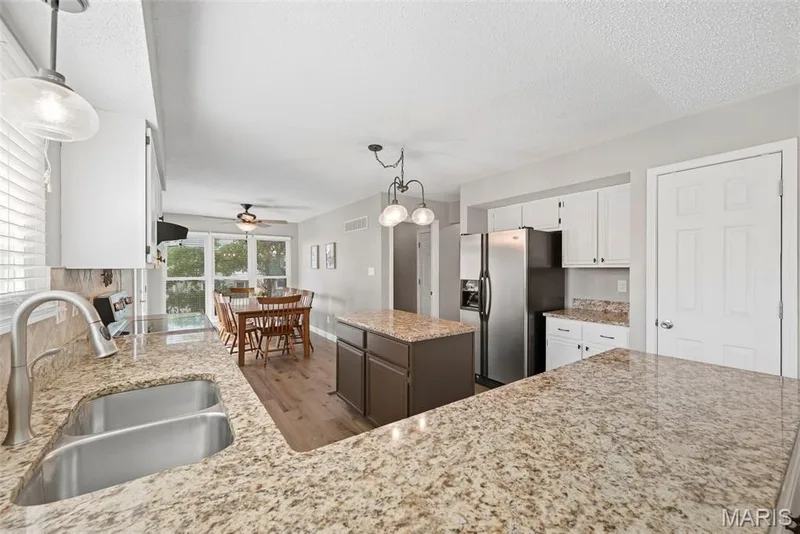 3699 Banbury Drive, St Charles, MO 63303 — listing photo 11 of 42