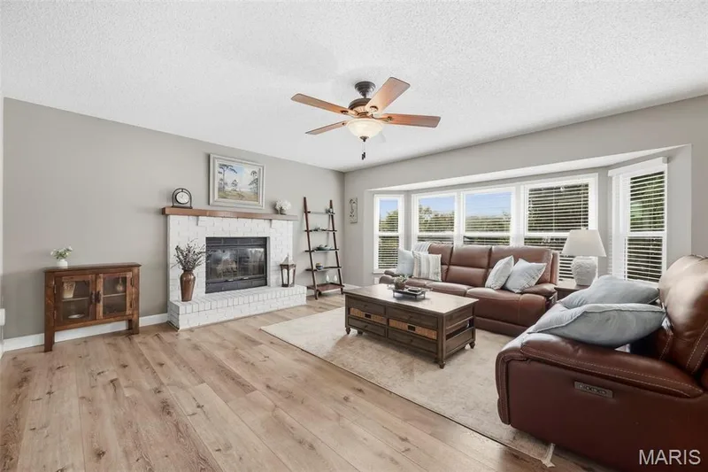 3699 Banbury Drive, St Charles, MO 63303 — listing photo 8 of 42