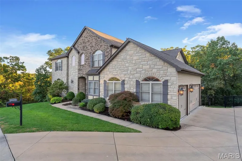 16620 Wycliffe Place Drive, Wildwood, MO 63005 — listing photo 7 of 96