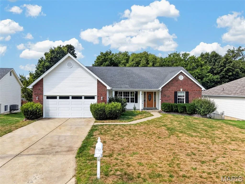 3949 Cambridge Crossing Drive, St Charles, MO 63304 — listing photo 1 of 45
