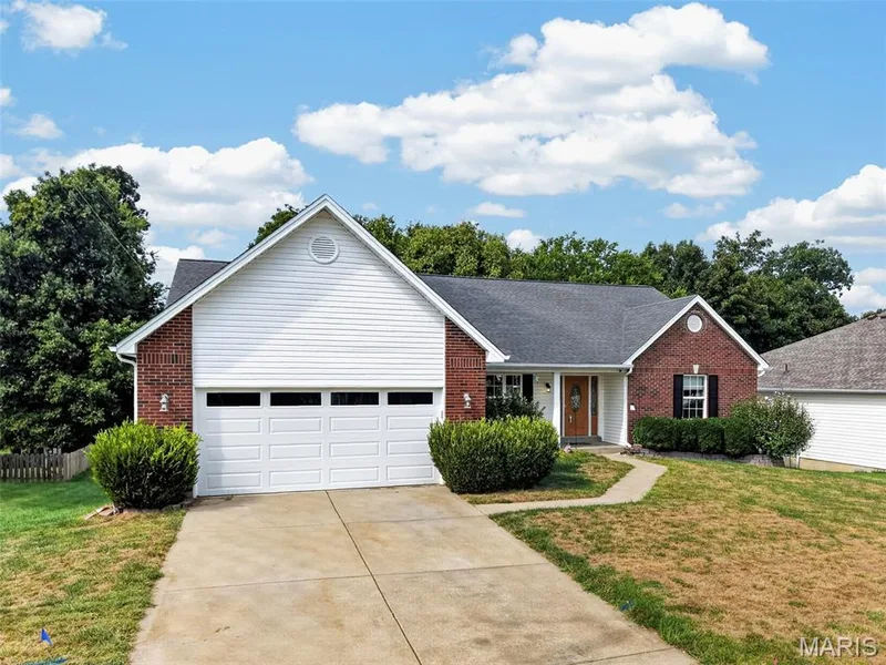 3949 Cambridge Crossing Drive, St Charles, MO 63304 — listing photo 2 of 45