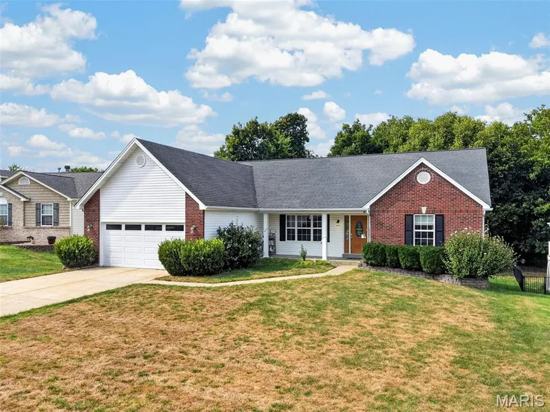 3949 Cambridge Crossing Drive, St Charles, MO 63304 — listing photo 3 of 45