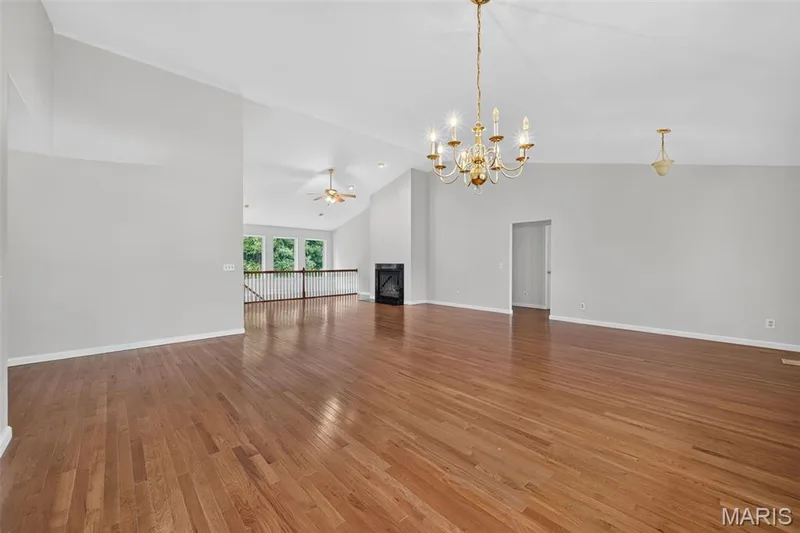 3949 Cambridge Crossing Drive, St Charles, MO 63304 — listing photo 10 of 45