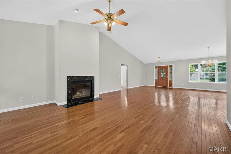 3949 Cambridge Crossing Drive, St Charles, MO 63304 — listing photo 13 of 45