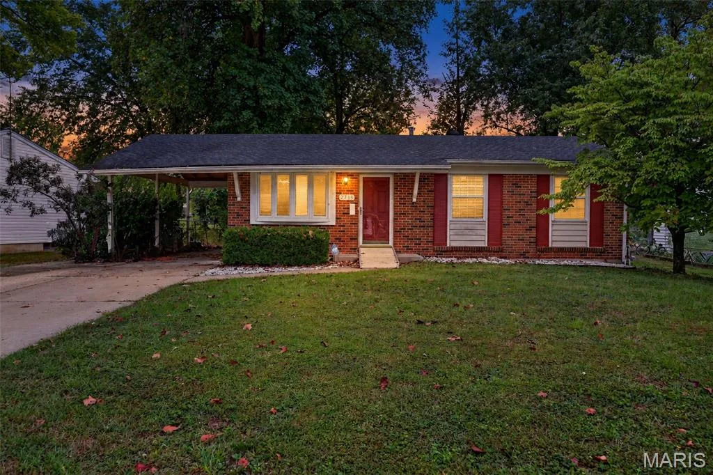 2715 Kelsey Court, St Charles, MO 63301 — listing photo 1 of 34