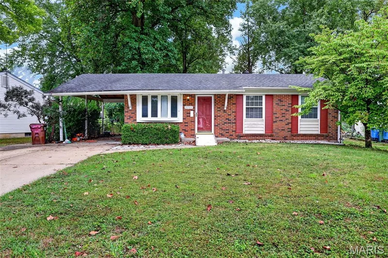 2715 Kelsey Court, St Charles, MO 63301 — listing photo 2 of 34