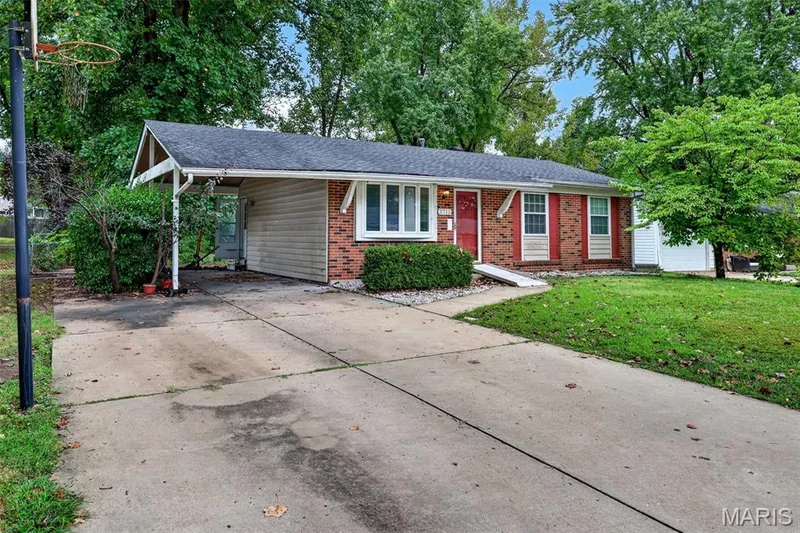 2715 Kelsey Court, St Charles, MO 63301 — listing photo 3 of 34