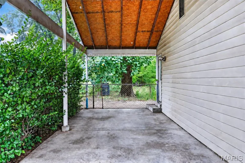 2715 Kelsey Court, St Charles, MO 63301 — listing photo 4 of 34