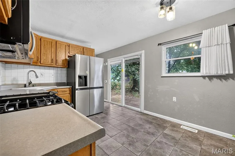 2715 Kelsey Court, St Charles, MO 63301 — listing photo 5 of 34