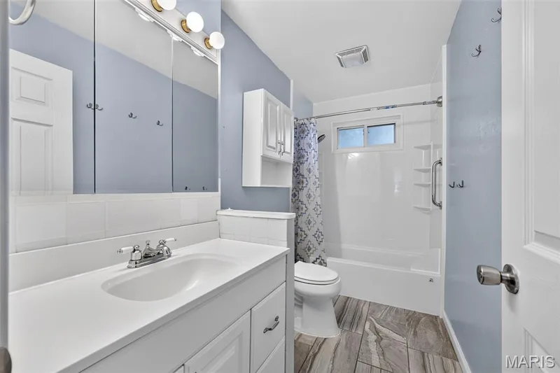 2715 Kelsey Court, St Charles, MO 63301 — listing photo 10 of 34