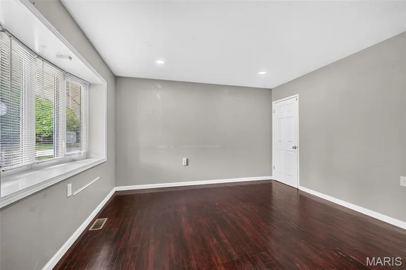 2715 Kelsey Court, St Charles, MO 63301 — listing photo 17 of 34
